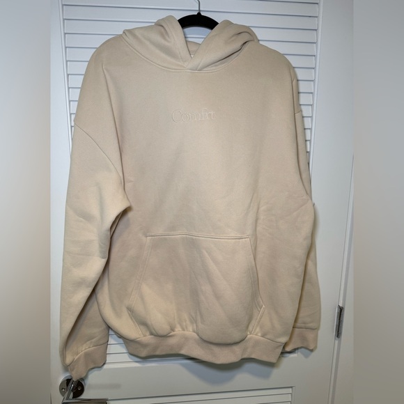 Comfrt Tops - Comfrt Cream Hoodie Size L